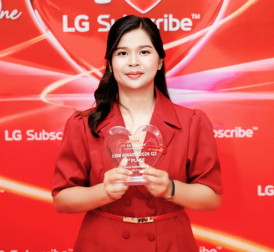 Yukada Suwanwong ถือถ้วยรางวัล LSM Award 2026 Q2 อันดับ 1 จาก LG Subscribe